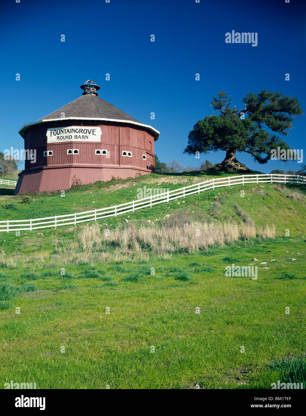 Round Barn In A Field Santa Rosa California Usa Stock Photo