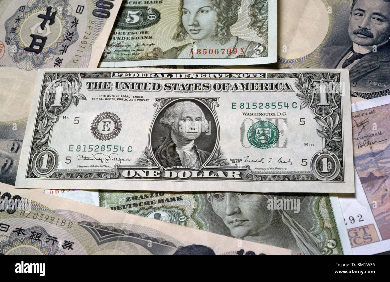 Heap Of Us And Foreign Currency Notes Stock Photo 29545129 Alamy - 