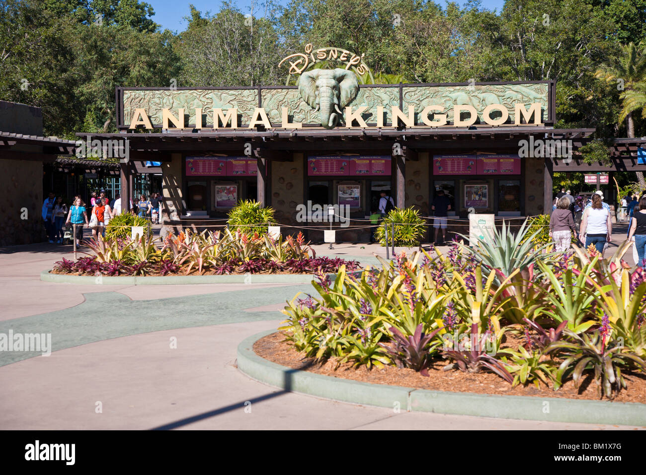 Orlando, FL - Jan 2009 - Guests coming and going at the main entrance ...