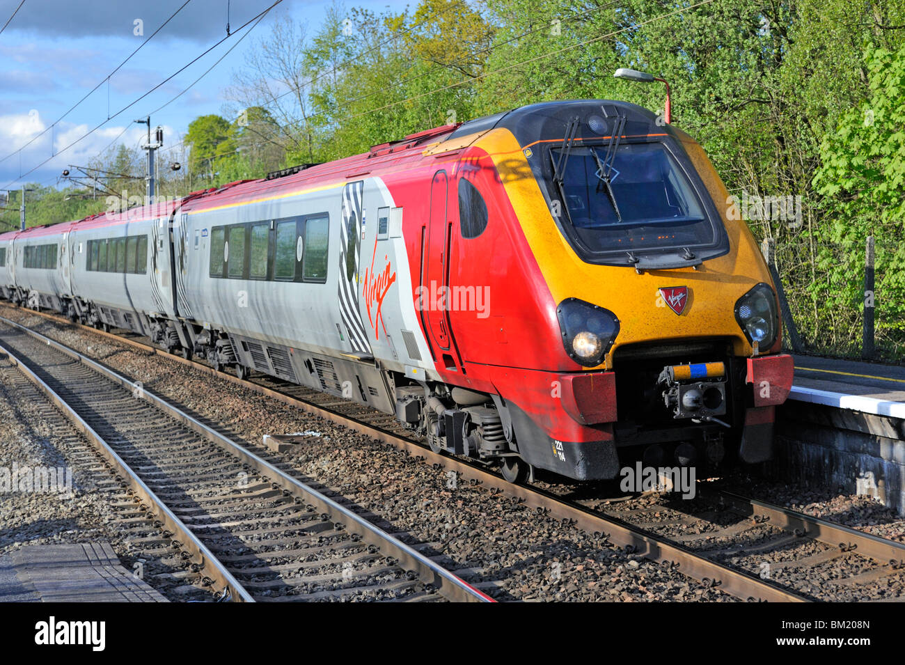 Virgin class 221 hi res stock photography and images alamy