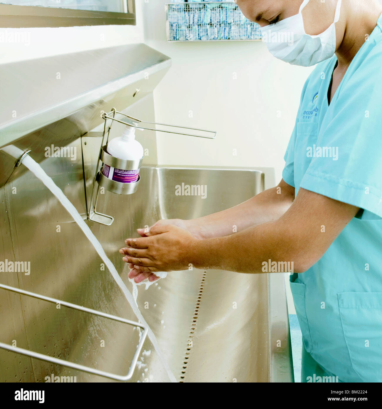 Female surgeon washing hands Stock Photo Alamy