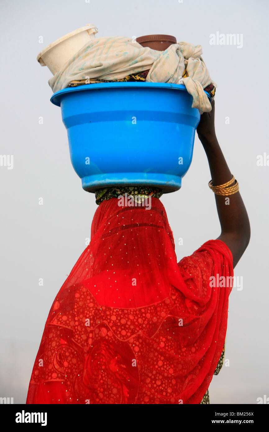 Woman balancing bowl on head hires stock photography and images Alamy
