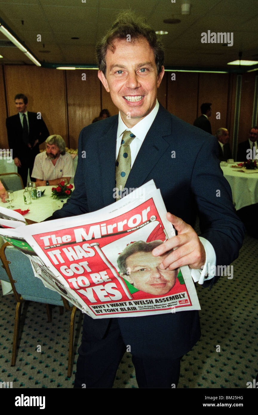 Prime Minister Tony Blair with copy of THE MIRROR newspaper during 1997 Referendum YES campaign for National Assembly for Wales Stock Photo