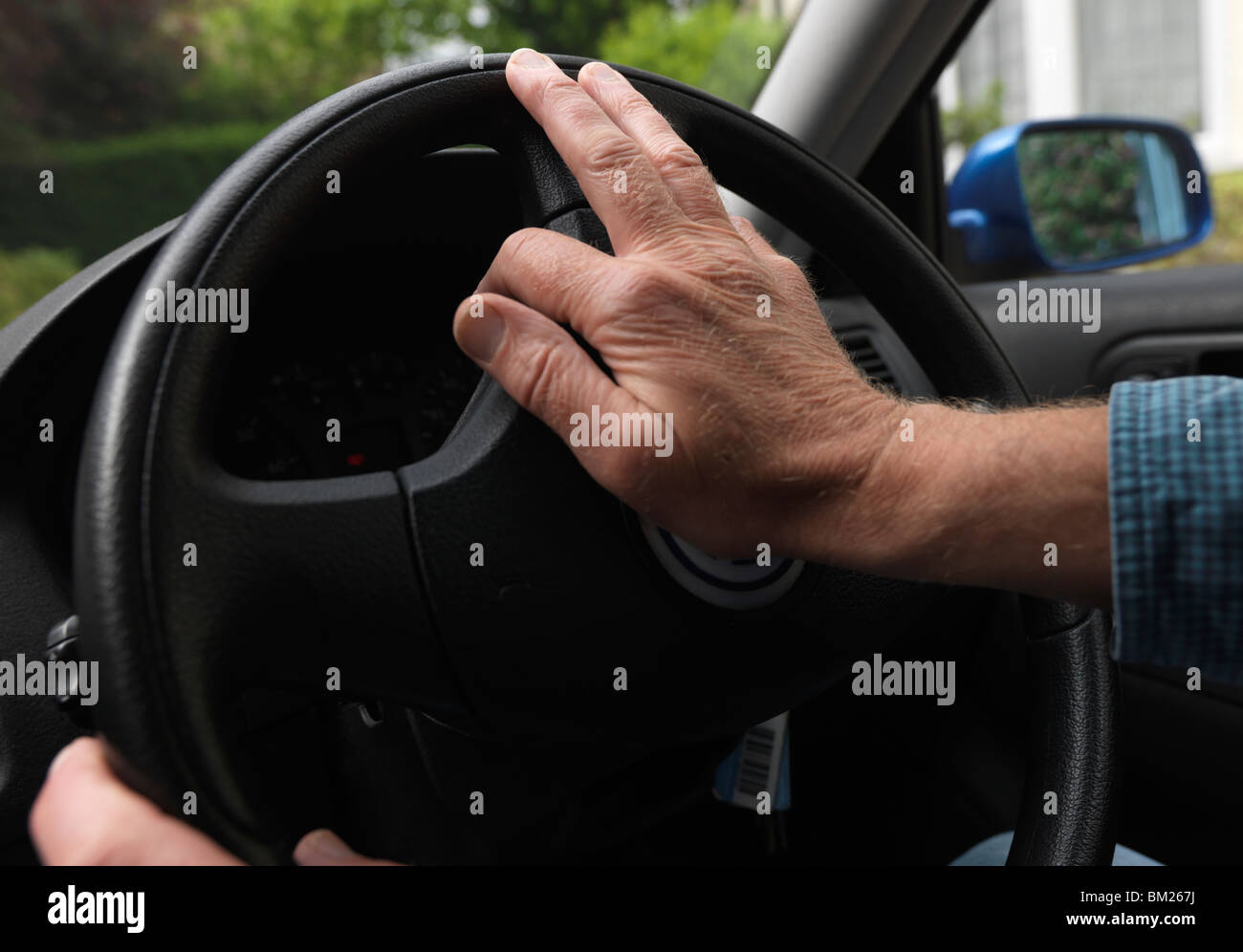 Honking car horn hires stock photography and images Alamy