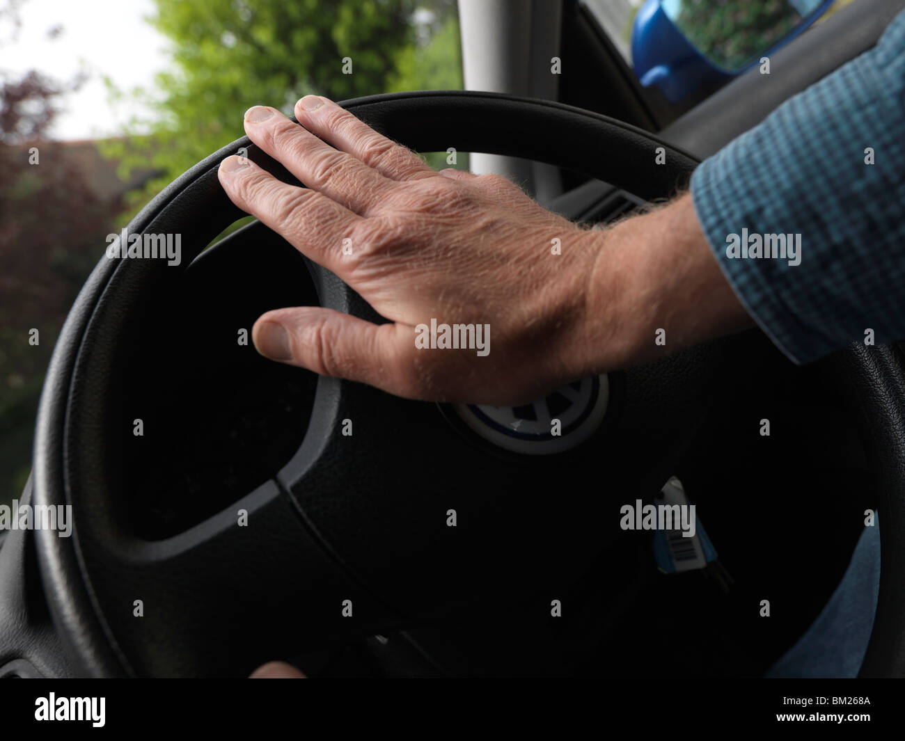 Honking car horn hires stock photography and images Alamy