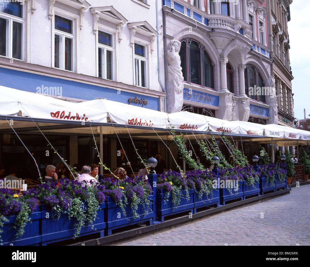 Outdoor restaurant, Doma Laukums, Old Town, Riga, Riga Region, Republic of Latvia Stock Photo
