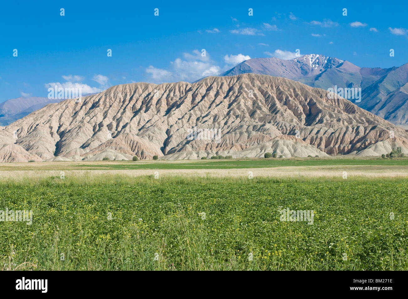 Vast mountain landscape between Bishkek and Song Kol, Kyrgyzstan, Central Asia Stock Photo