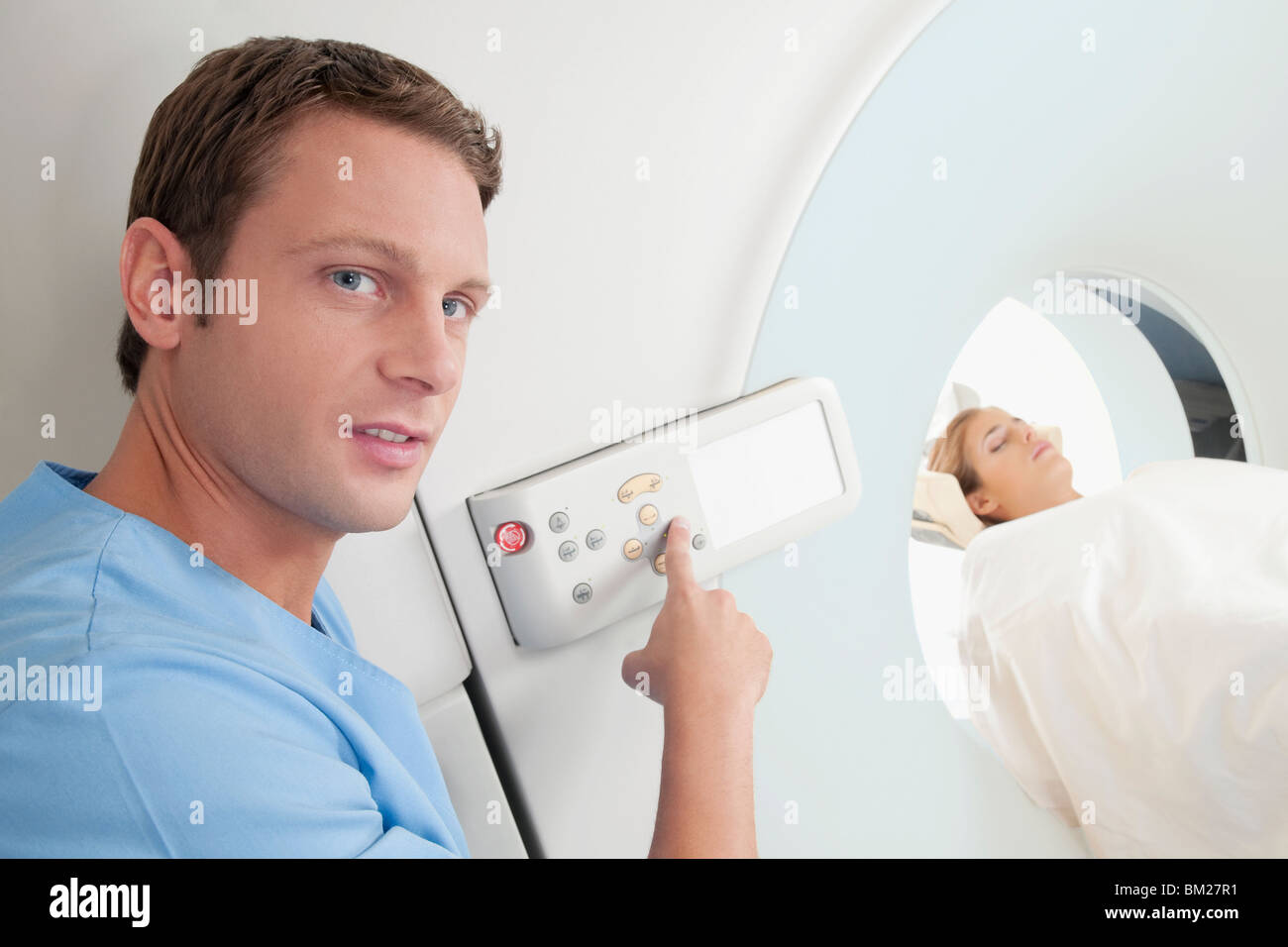 Mri scanner machine hires stock photography and images Alamy