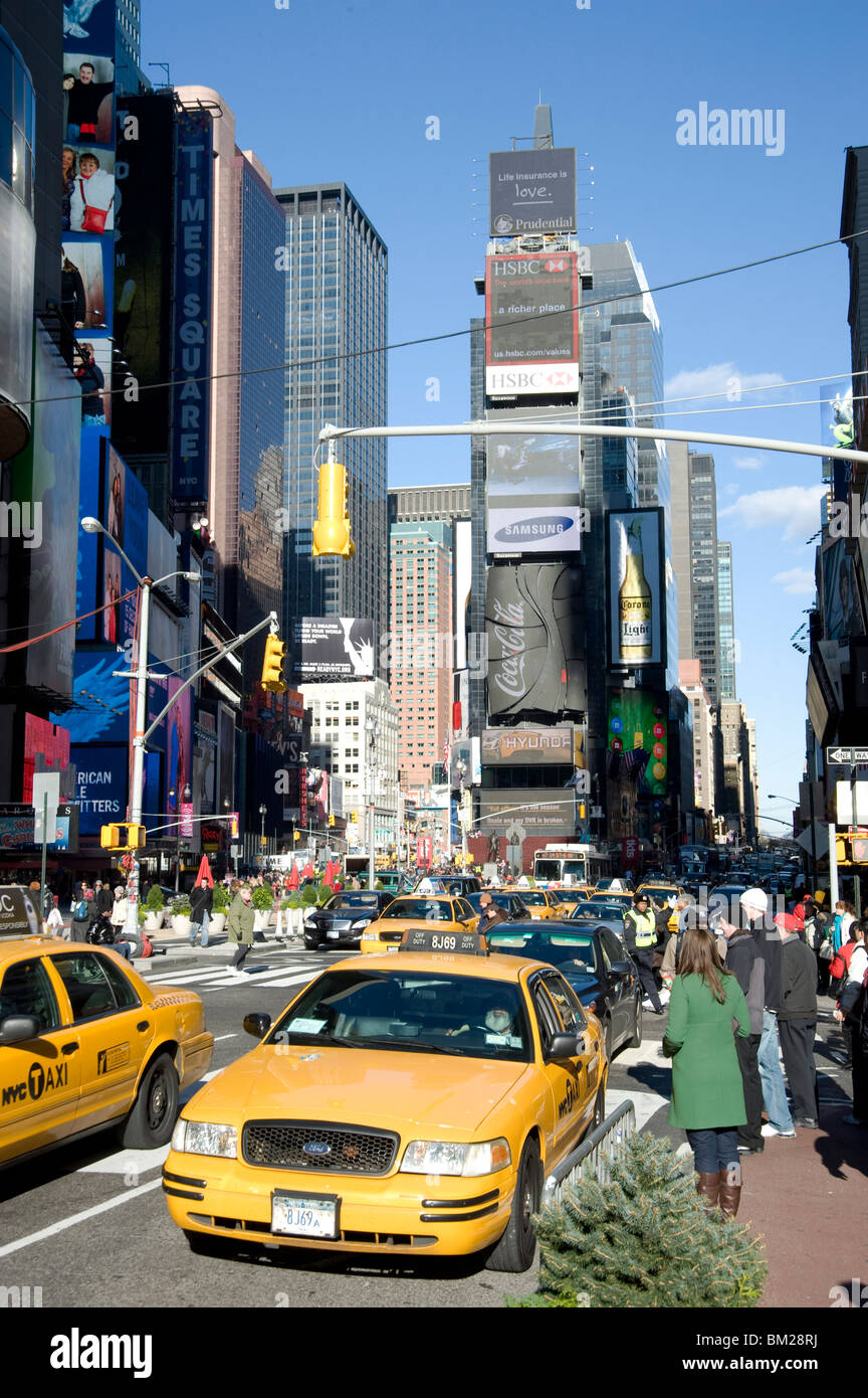 New scenes day times square hi-res stock photography and images - Alamy