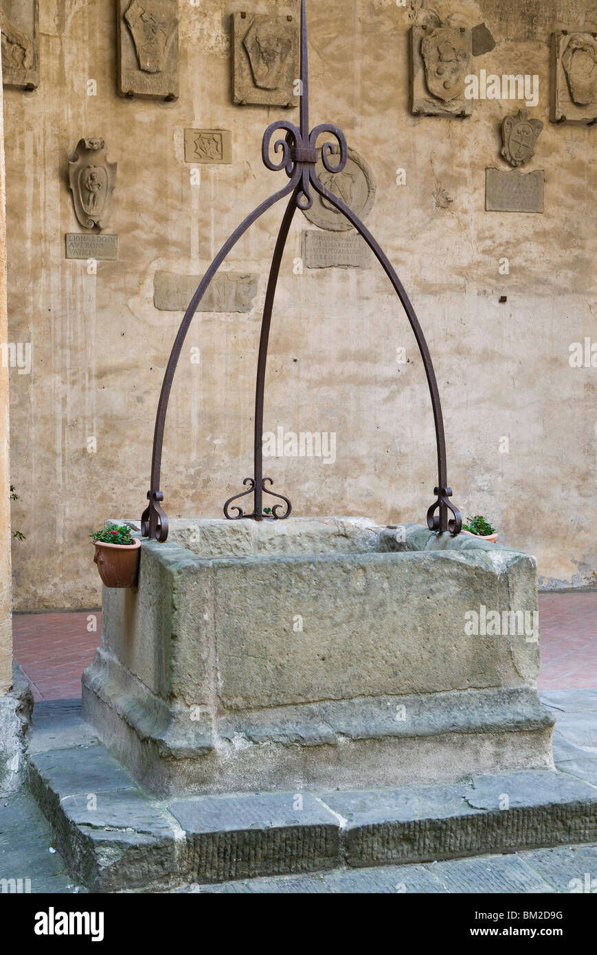 Medieval well, Palazzo dei Vicari, Scarperia, Florence, Tuscany, Italy Stock Photo