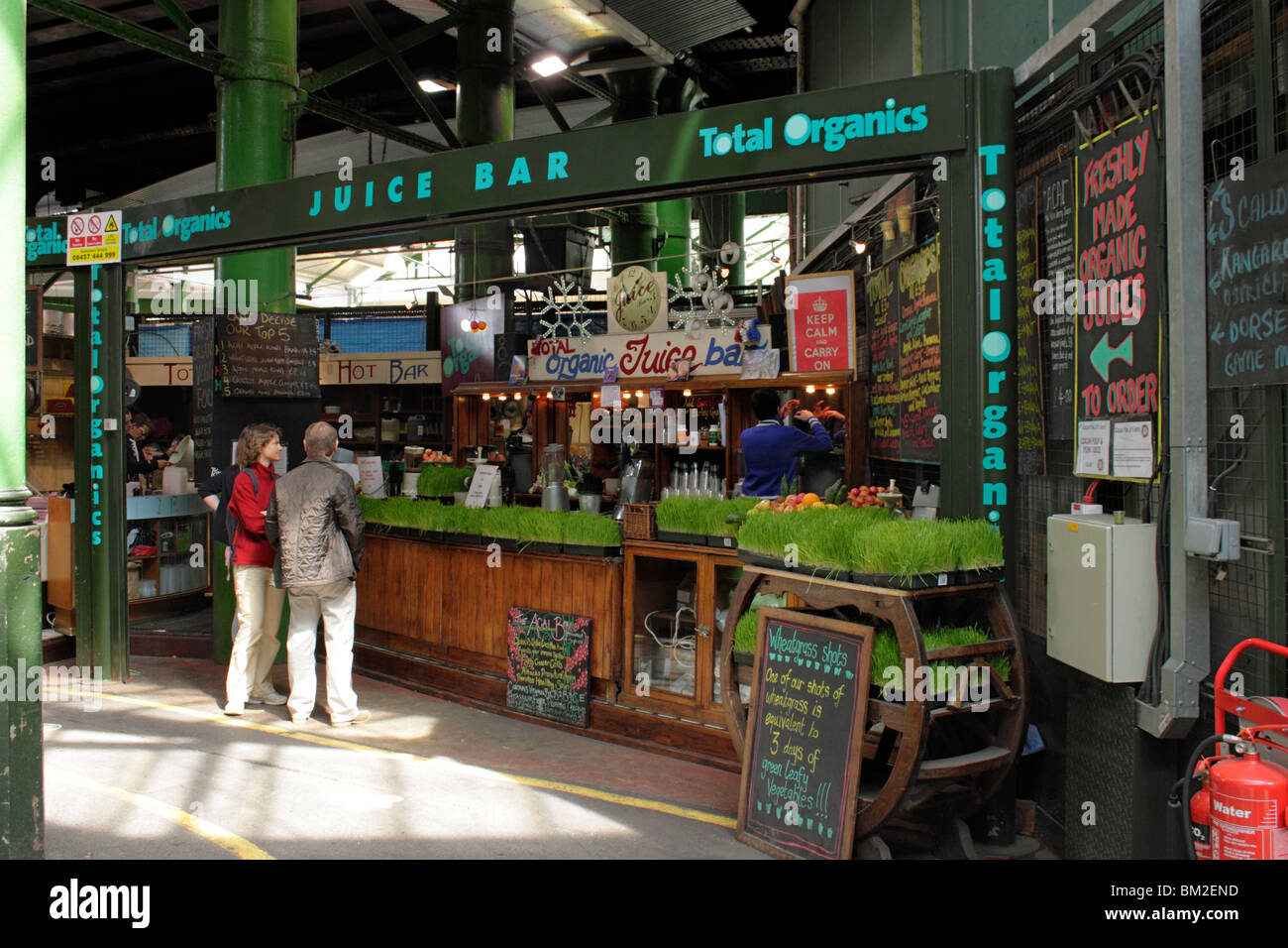 Total Organics Juice Bar at Borough Market London May 2010 Stock Photo