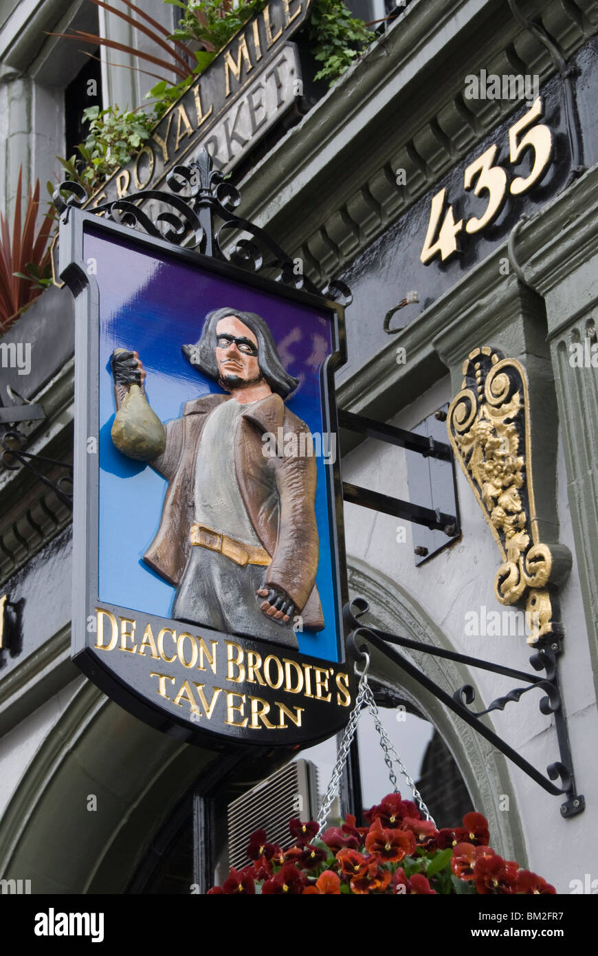 External sign for Deacon Brodie's Tavern, Edinburgh, Lothian, Scotland, UK Stock Photo