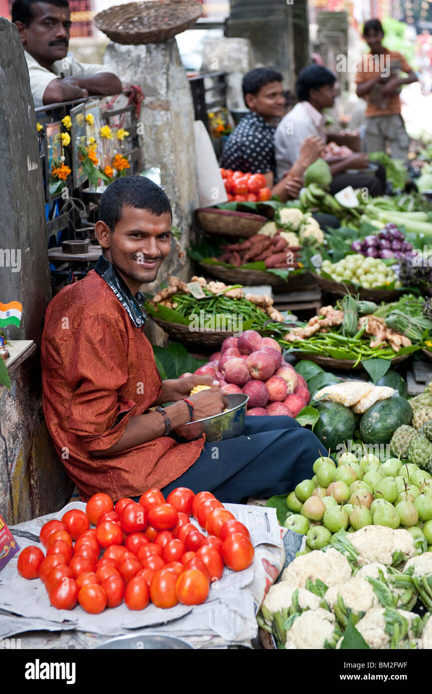Bombay fruit market india hires stock photography and images Alamy