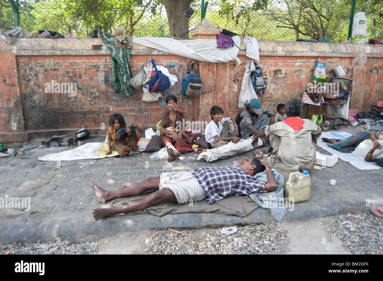 Street people sleeping rough in Jaipur, Rajasthan, India Stock Photo