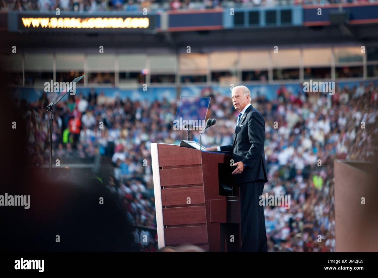 Joe biden campaign crowd hi-res stock photography and images - Alamy