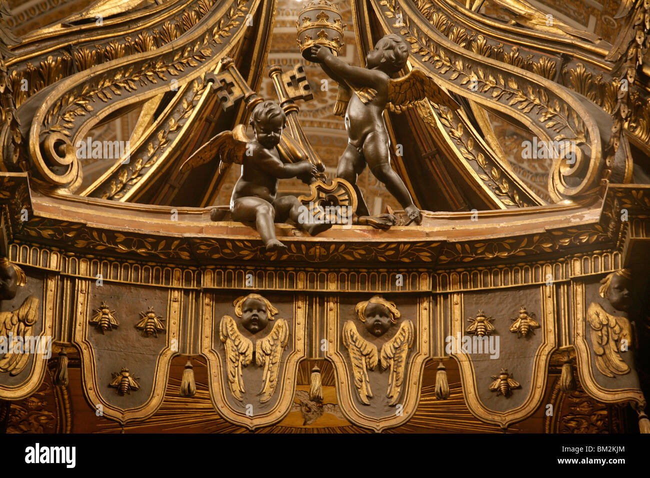 Detail of angels holding St. Peter's keys on the main altar, St. Peter's Basilica, Vatican, Rome, Lazio, Italy Stock Photo