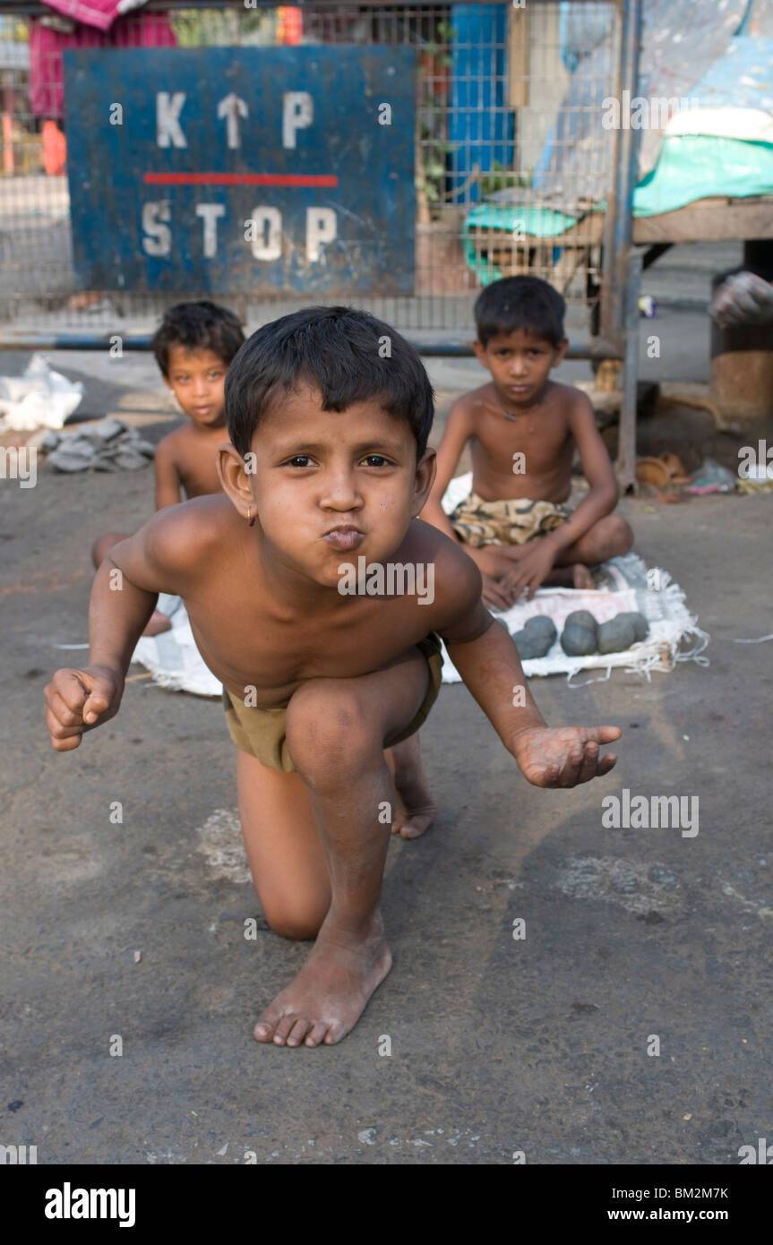 Young boys in the slums of Kolkata (Calcutta), West Bengal, India Stock Photo