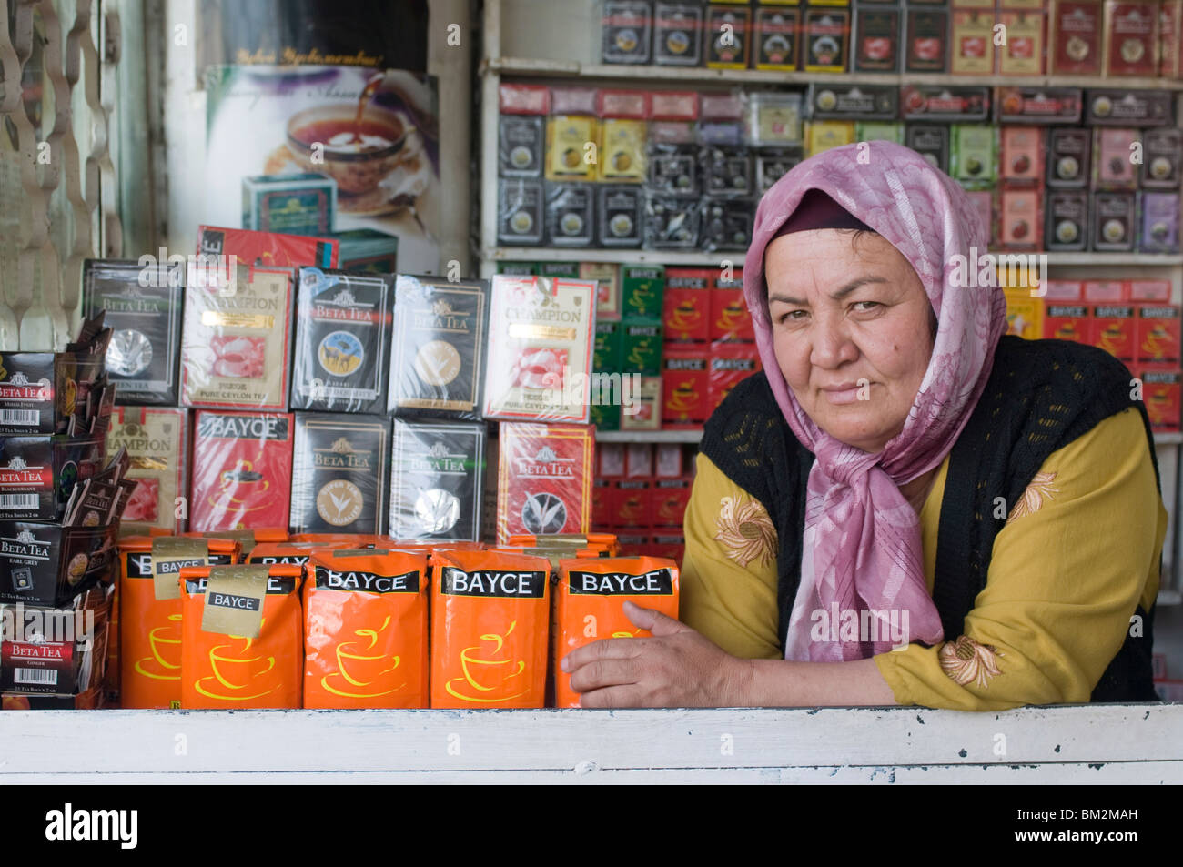 Kyrgyz woman selling tea, Osh, Kyrgyzstan Stock Photo