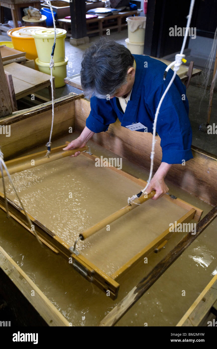 Making traditional Japanese washi paper at Echizen Washi No Sato