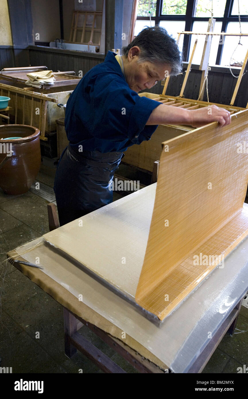 Making traditional Japanese washi paper at Echizen Washi No Sato