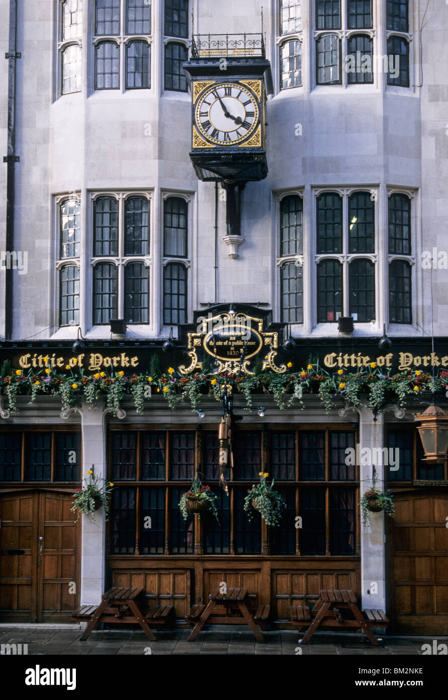 Cittie of Yorke pub in High Holborn London England Stock Photo Alamy