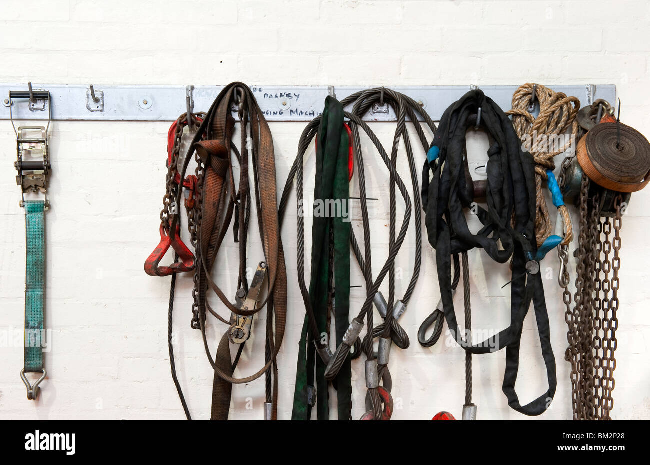 Strops straps and chains for heavy lifting Stock Photo Alamy
