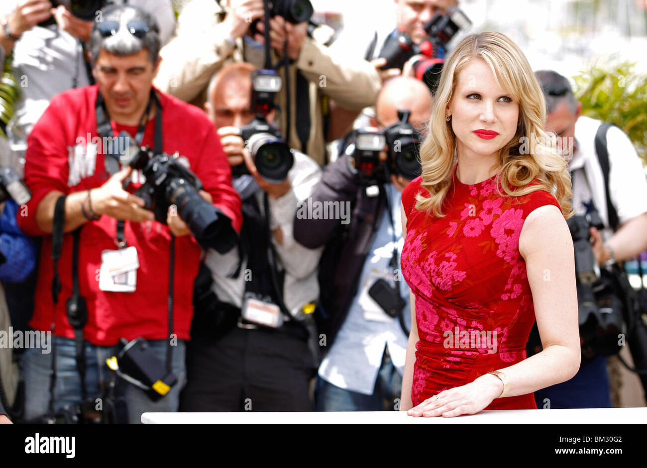 LUCY PUNCH YOU WILL MEET A TALL DARK STRANGER PHOTOCALL PALAIS DES FESTIVALS CANNES FRANCE 15 May 2010 Stock Photo