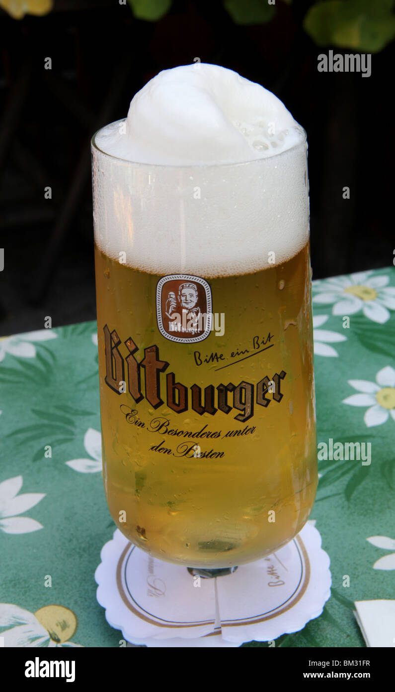 https://c8.alamy.com/comp/BM31FR/a-glass-of-bitburger-beer-is-served-in-a-traditional-german-bar-in-BM31FR.jpg