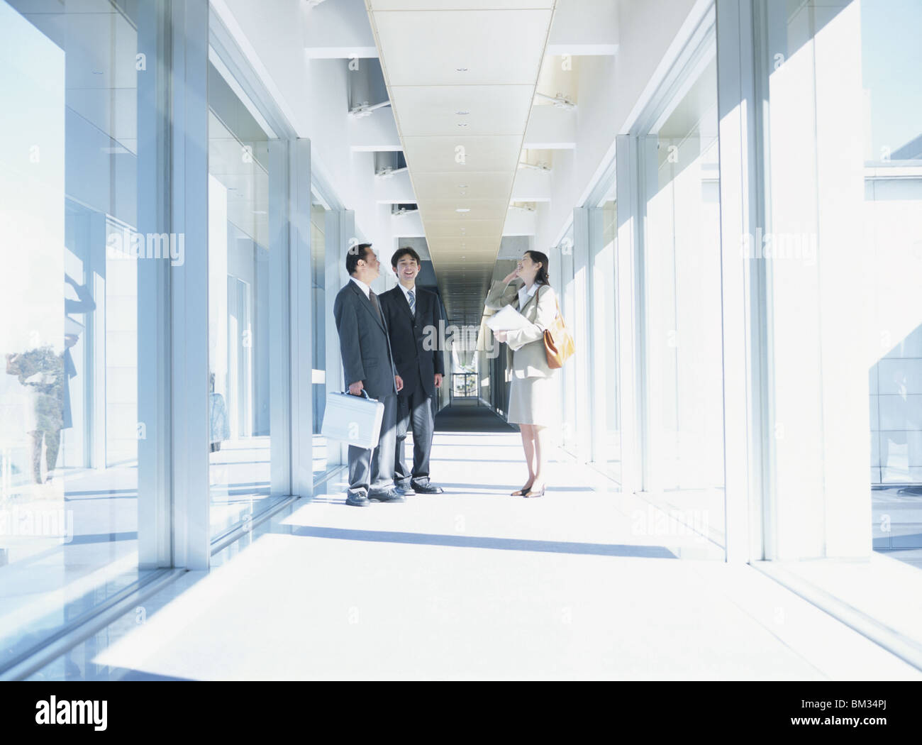 Group businessmen standing talking hi-res stock photography and images ...