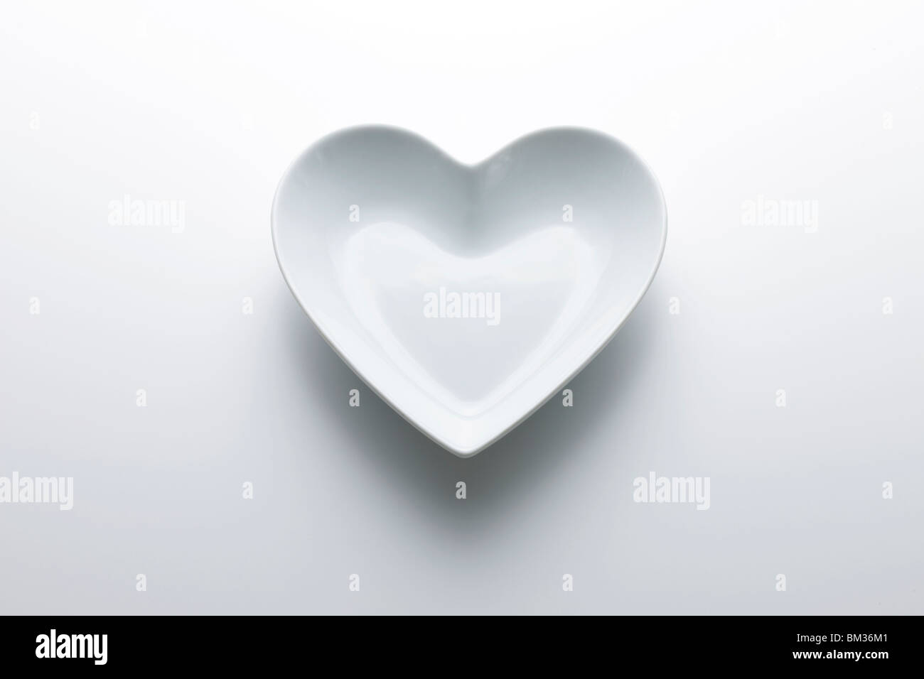 Heart shaped plate, white background Stock Photo - Alamy