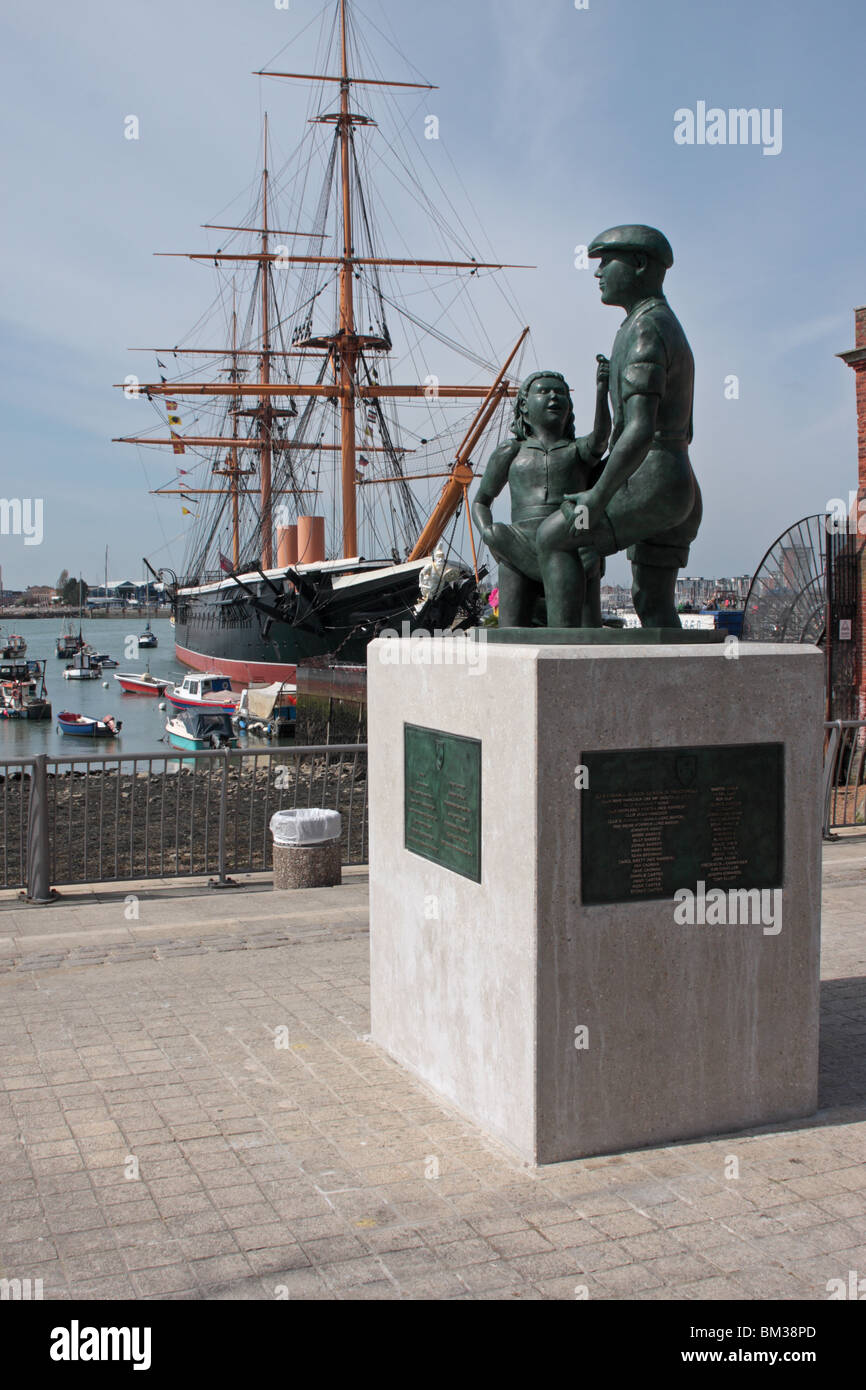 A statue of the Mudlarks The Hard, Portsmouth UK Stock Photo