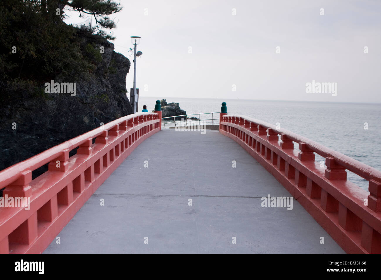 A traditional Japanese foot bridge at the Okitama Shrine by Meoto Iwa the wedded rock off Futami, Mie. Stock Photo