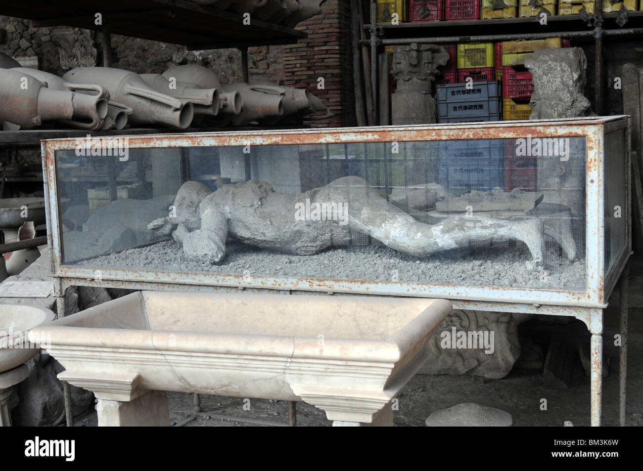 Plaster cast of a pregnant female victim of the volcanic eruption at Pompeii 79AD Stock Photo