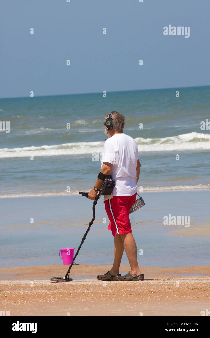 Metal Detector guy at Daytona Beach Florida Stock Photo Alamy