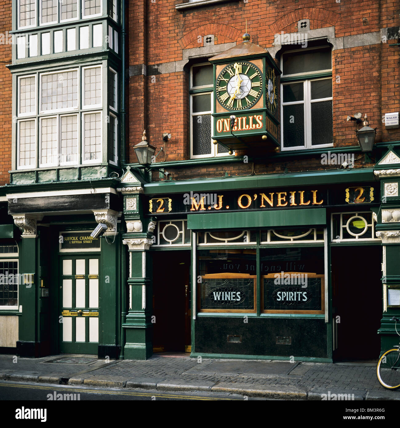 M.J. O'NEILL BAR & RESTAURANT SUFFOLK STREET DUBLIN IRELAND Stock Photo
