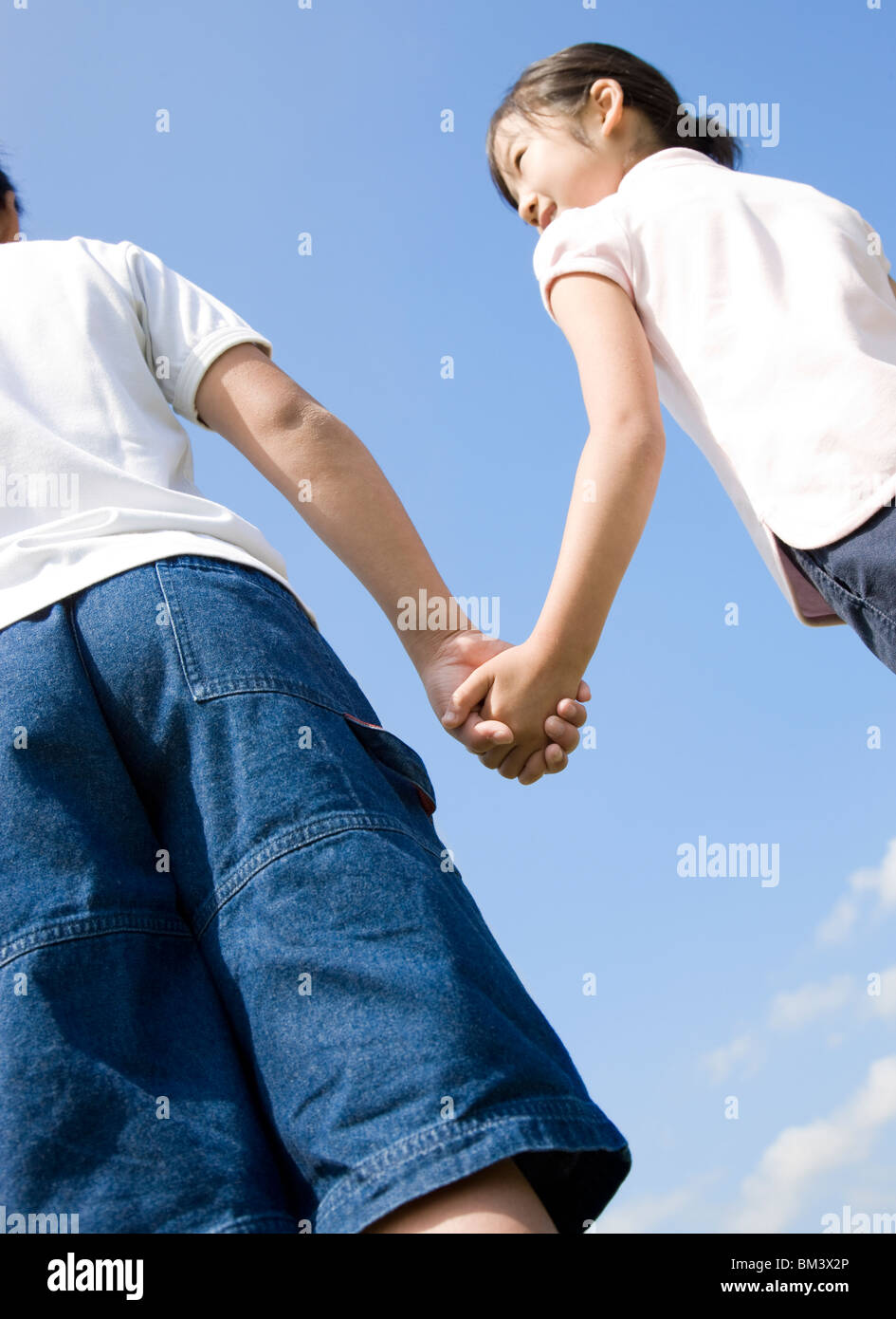 Girls friends walking holding hands hi-res stock photography and images ...