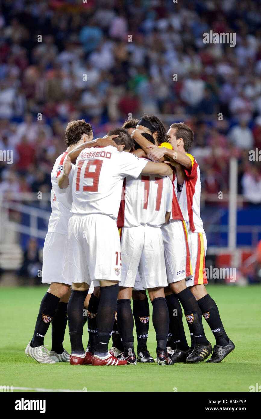 Sevilla FC will play Racing Club de Ferrol in a friendly to celebrate their  centenary