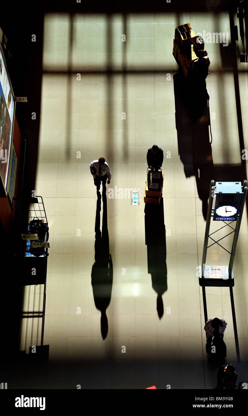 Group of people walking high angle hi-res stock photography and images ...