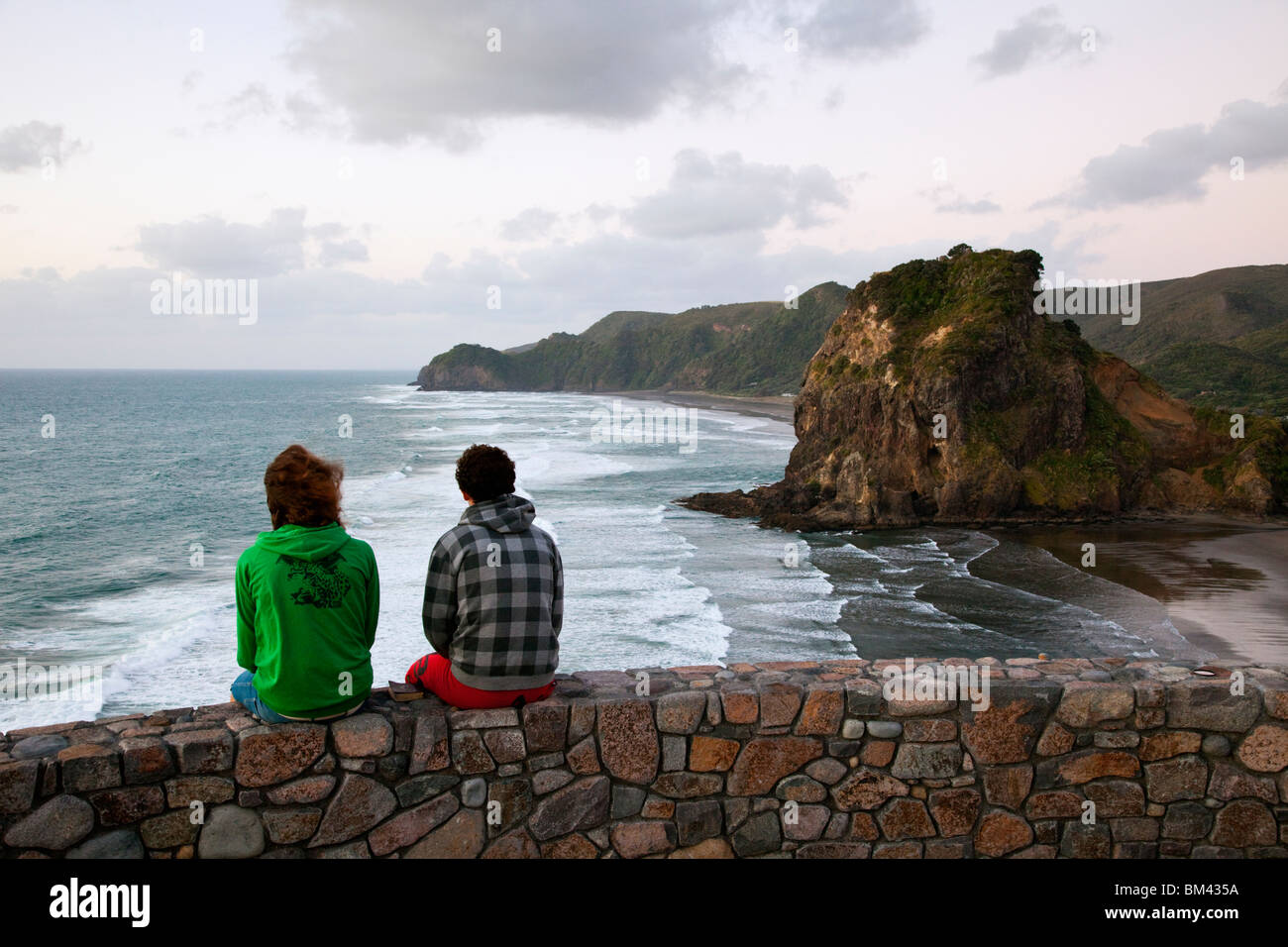 Couple at lookout overlooking Piha beach. Piha, Waitakere Ranges Regional Park, Auckland, North Island, New Zealand Stock Photo