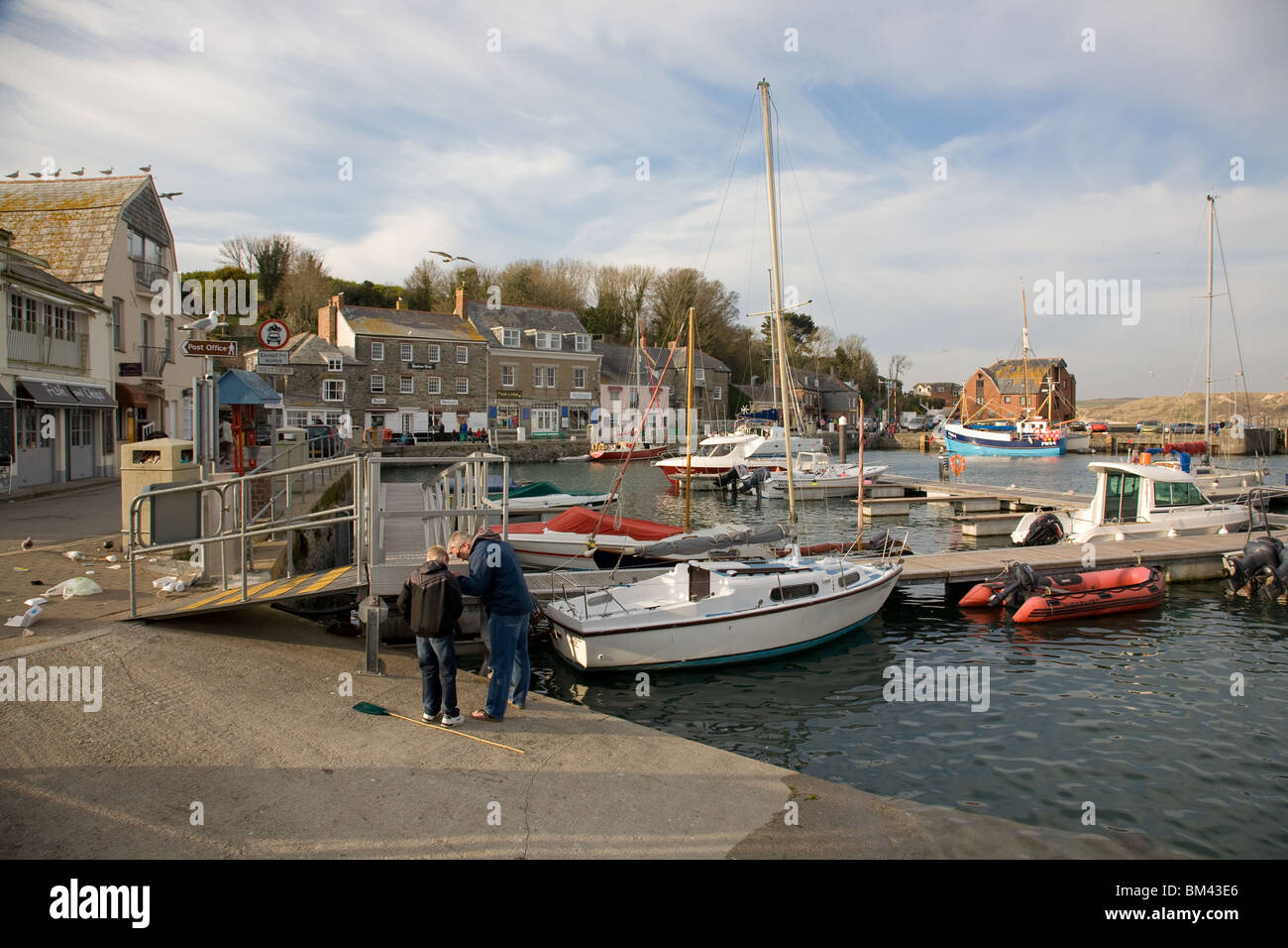 Padstow harbour cornwall boat hi-res stock photography and images - Alamy