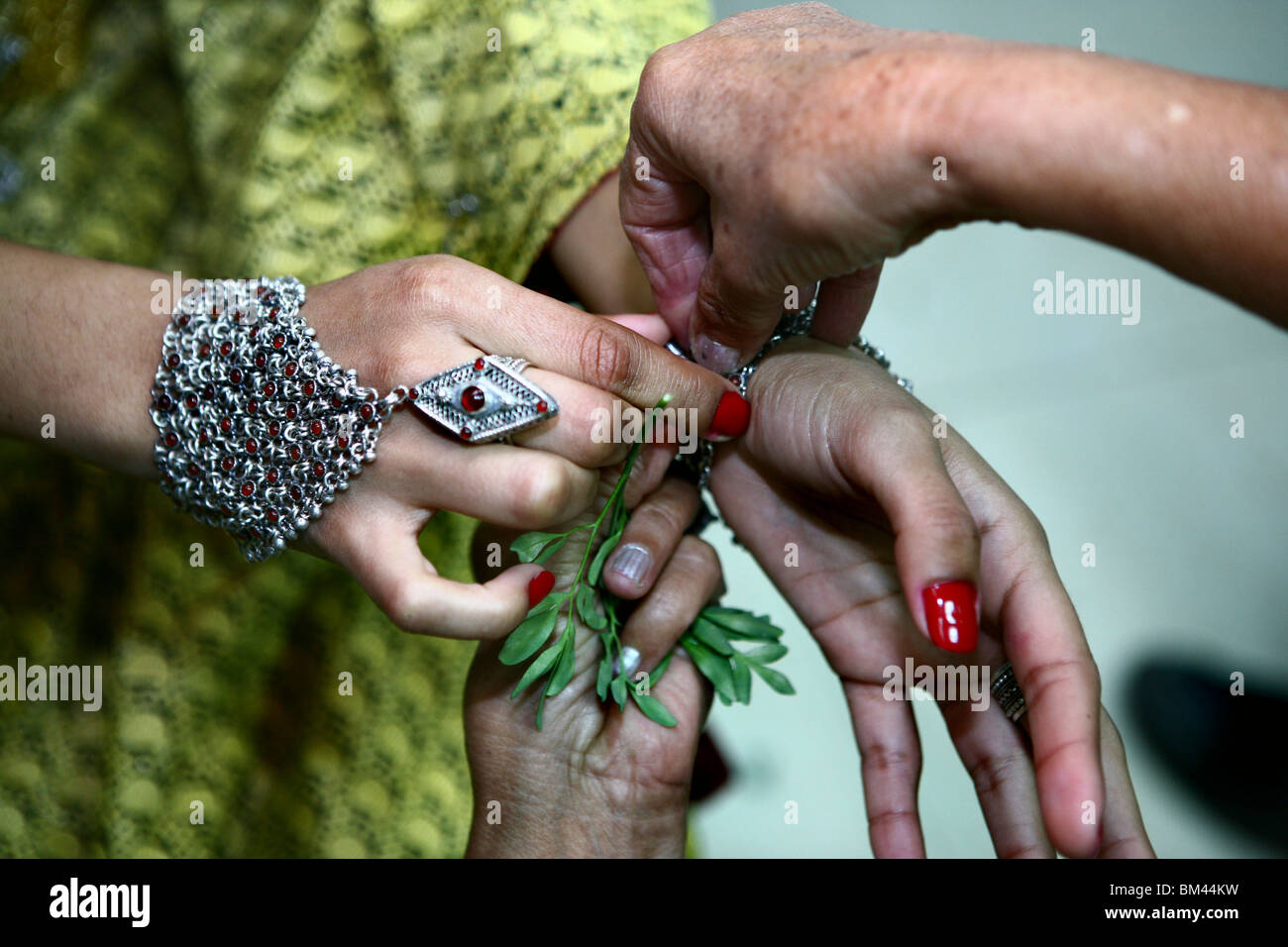 Traditional Jewish Henna ceremony Stock Photo - Alamy