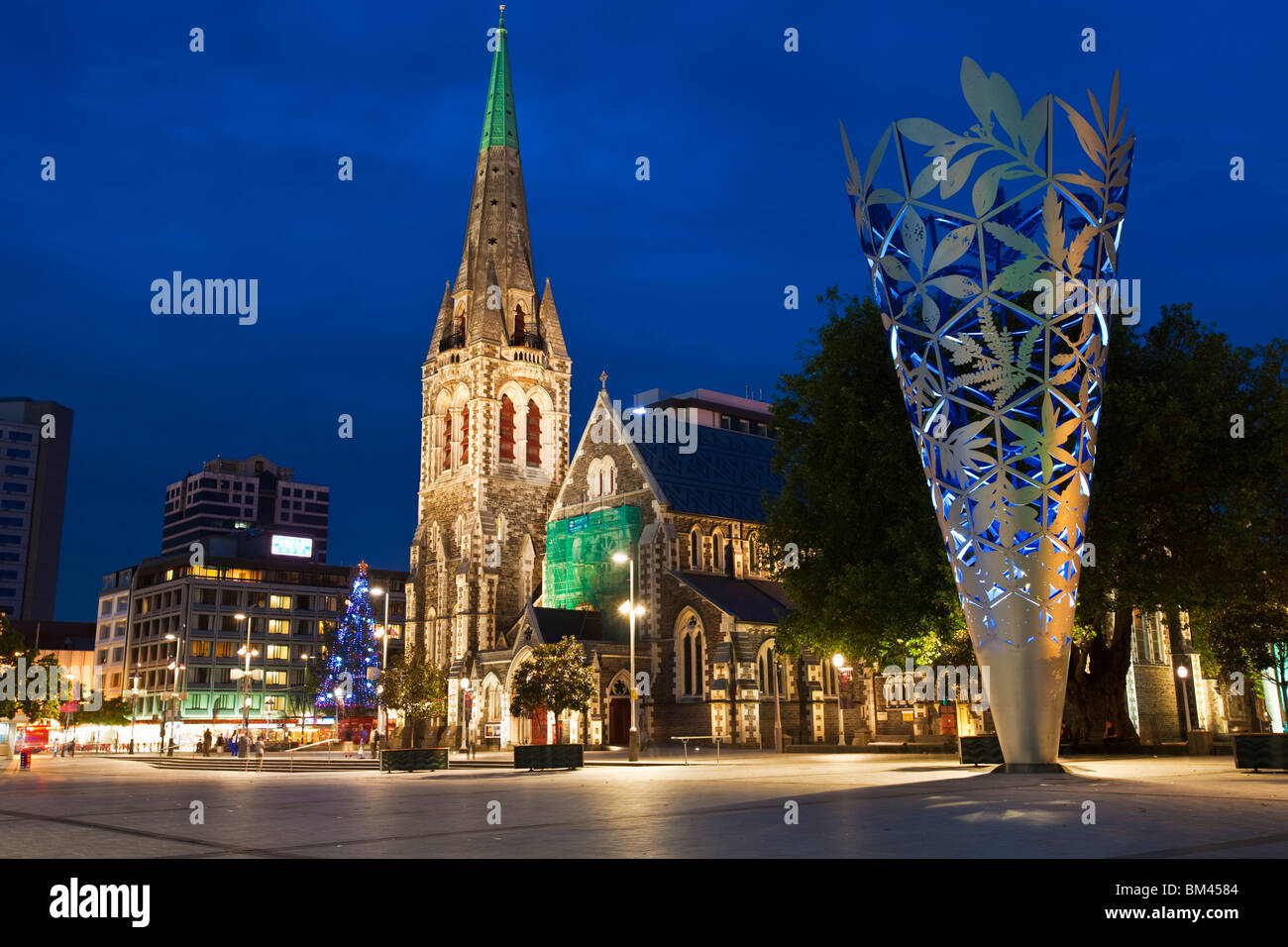 Christ Church Cathedral and 'Chalice' sculpture in Cathedral Square. Christchurch, Canterbury, South Island, New Zealand Stock Photo