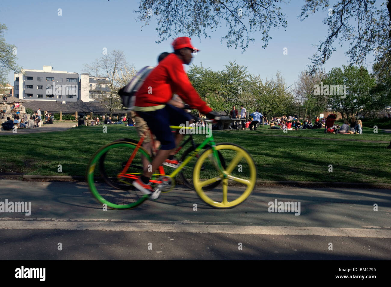 Neon Fixed neon fixed gear bike in london fields, london Stock Photo - Alamy