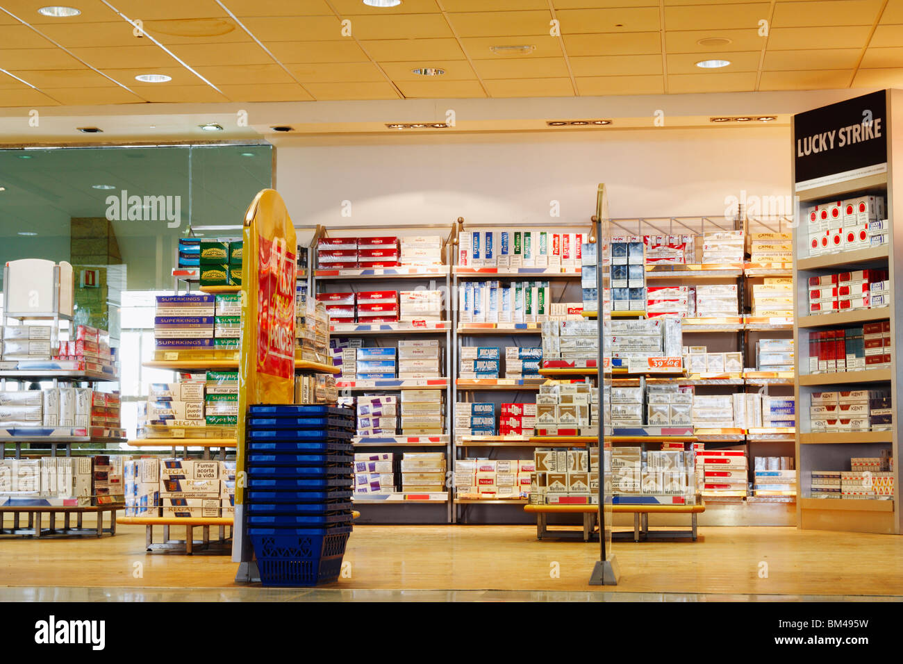 Cigarettes in airport duty free shop Stock Photo Alamy