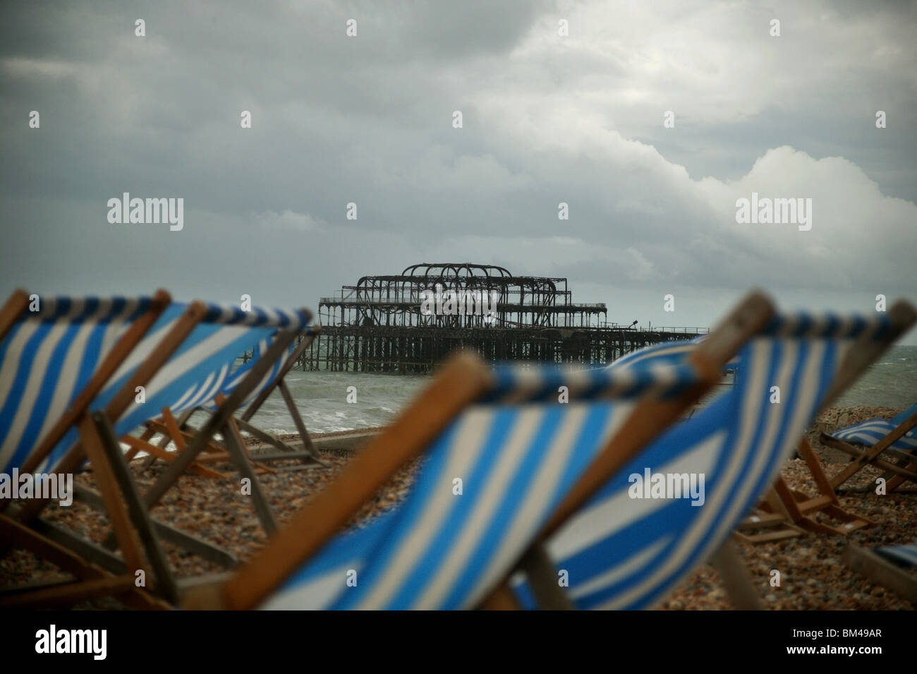 Deck chairs chair beach brighton hi-res stock photography and images ...