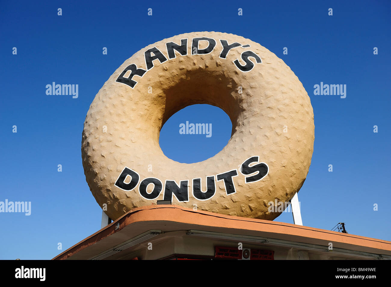 Randys Donut Stand, Inglewood, Los Angeles, California, USA Famous Los Angeles landmark Stock Photo