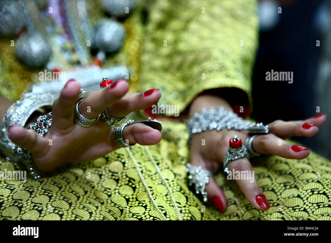 Traditional Jewish Henna ceremony Stock Photo - Alamy