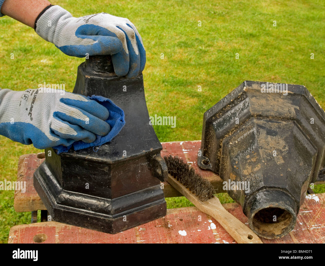 Plant containers hires stock photography and images Alamy