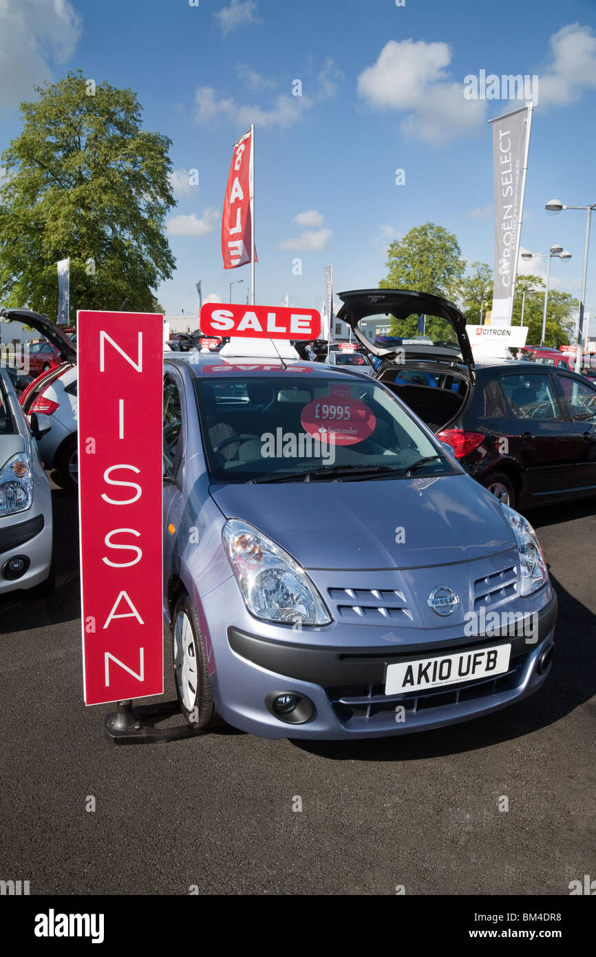 Used Nissan cars for sale at a Nissan dealership, Marshalls Nissan, Marshalls used car dealership, Cambridge, UK Stock Photo