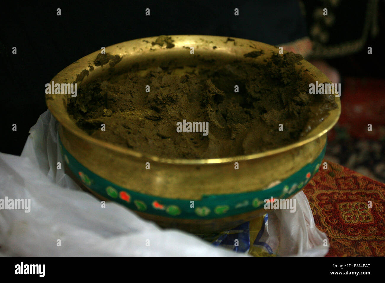 Traditional Jewish Henna ceremony Stock Photo - Alamy